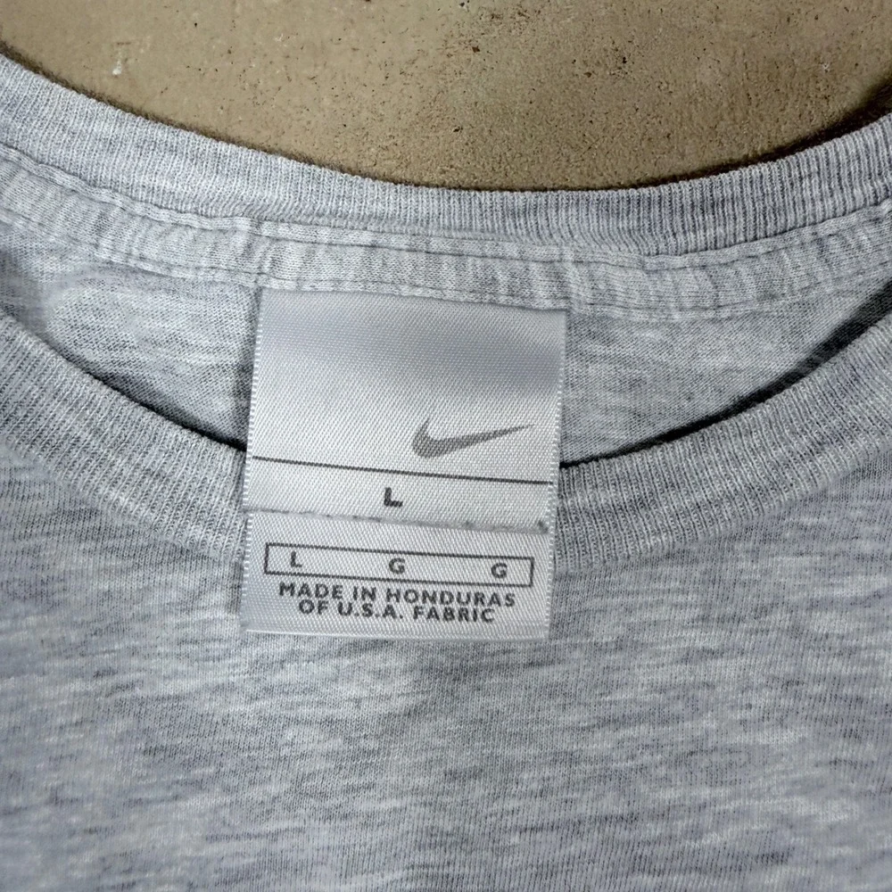 Y2K Nike Women's Gray Athlete Graphic T Shirt Size Large Athletic Fit‎